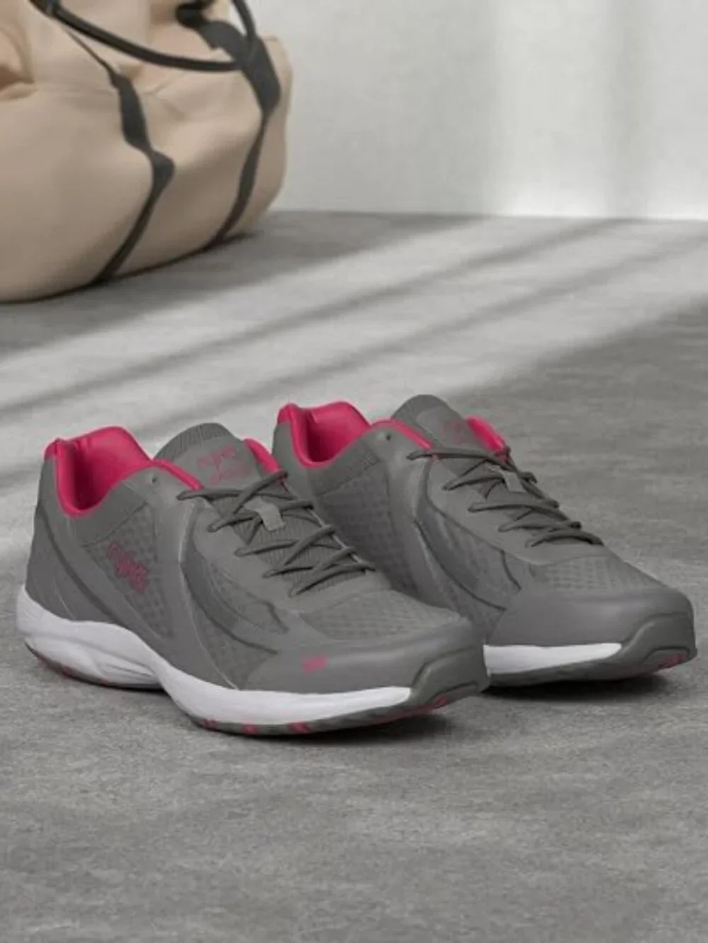 Ryka Women's Dash 3 Walking Shoe Size 7.5 wide Gray and Pink